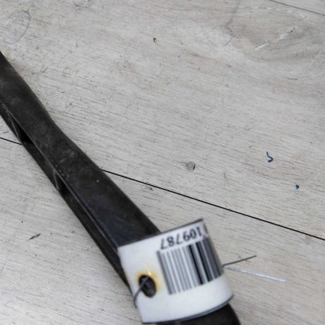 povodok-dvornika-levyi-audi-a8-d2-art-24407-big-2