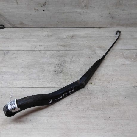 povodok-dvornika-pravyi-audi-a8-d2-art-24408-big-0