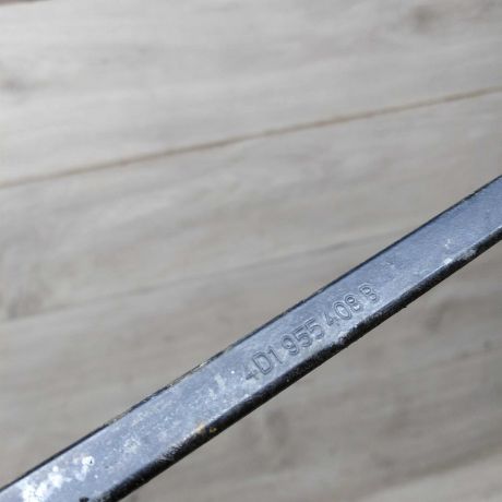 povodok-dvornika-pravyi-audi-a8-d2-art-24408-big-1