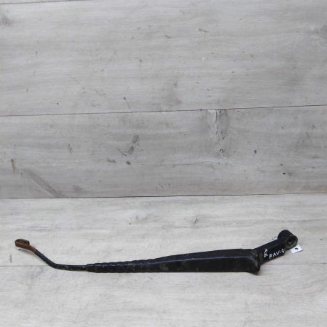 povodok-dvornika-pravyi-toyota-rav4-art-24539-big-0