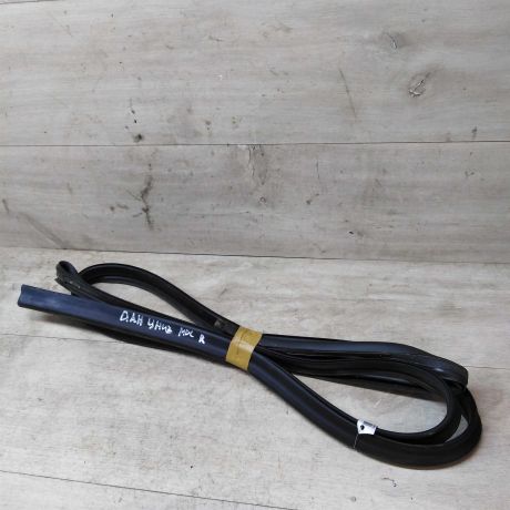 nakladka-krysi-pravaia-molding-opel-astra-h-rest-universal-art-26376-big-0