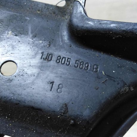 peredniaia-panel-element-srednii-volkswagen-golf-4-art-28101-big-1