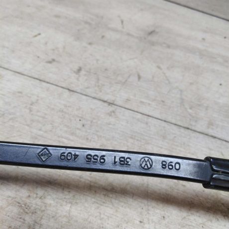 povodok-dvornika-levyi-volkswagen-passat-b5-art-28550-big-1