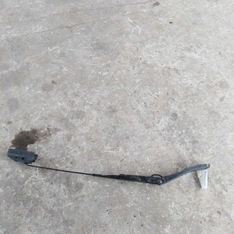 povodok-dvornika-pravyi-renault-sandero-art-28863-big-0