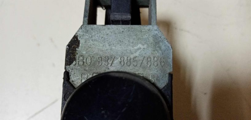 rucka-naruznaia-otkryvaniia-dveri-volkswagen-golf-4-art-28943-big-1