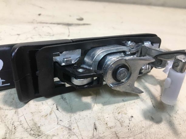 rucka-naruznaia-otkryvaniia-dveri-volkswagen-passat-b3-art-29259-big-1