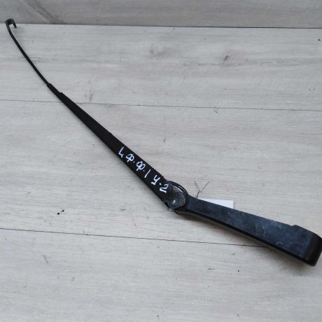 povodok-dvornika-levyi-ford-focus-1-rest-art-29744-big-0