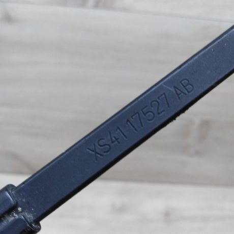 povodok-dvornika-levyi-ford-focus-1-rest-art-29744-big-1