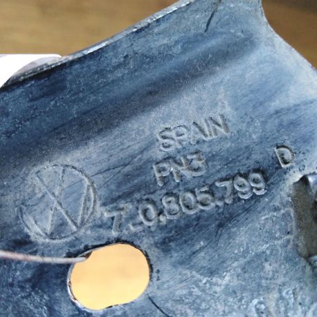 panel-centralnaia-televizora-peredniaia-panel-volkswagen-touareg-rest-art-32778-big-1