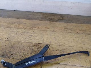 povodok-dvornika-pravyi-volkswagen-touareg-rest-art-32921