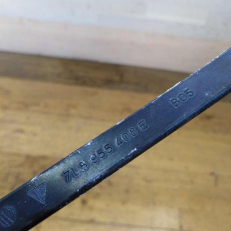 povodok-dvornika-pravyi-volkswagen-touareg-rest-art-32921-big-1