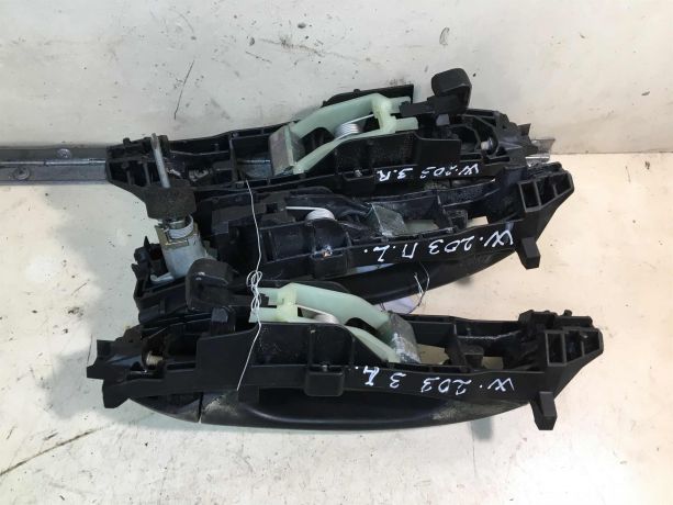 rucka-naruznaia-otkryvaniia-dveri-mercedes-w203-do-restailing-art-33661-big-1