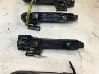 rucka-naruznaia-otkryvaniia-dveri-toyota-corolla-ix-e120-e130-restailing-xetcbek-art-37373