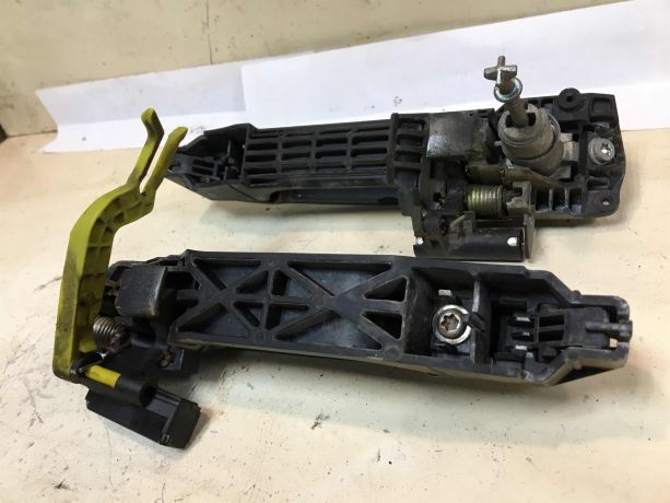 rucka-naruznaia-otkryvaniia-dveri-toyota-corolla-ix-e120-e130-restailing-xetcbek-art-37373-big-1