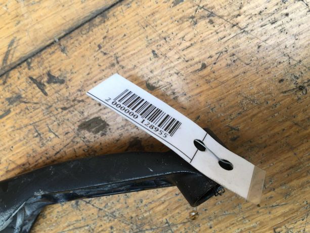 povodok-dvornika-pravyi-toyota-corolla-ix-e120-e130-rest-xetcbek-art-37398-big-1