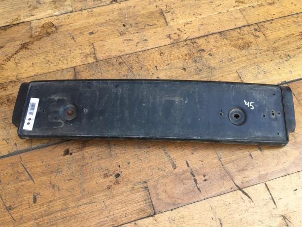 nakladka-perednego-bampera-centralnaia-pod-nomer-audi-100-c4-art-37954-big-0