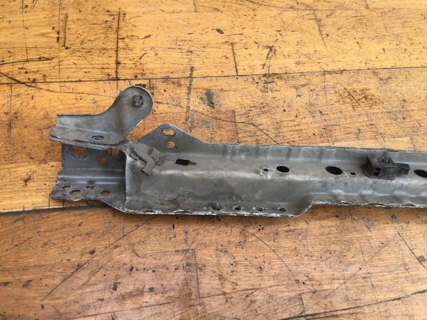 peredniaia-panel-televizor-verxniaia-cast-chevrolet-cruze-do-rest-art-38534-big-2