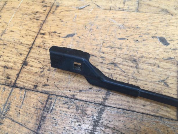 povodok-dvornika-pravyi-ford-mondeo-4-16i-rest-art-39101-big-1