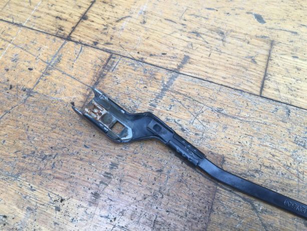 povodok-dvornika-levyi-ford-mondeo-4-rest-art-39102-big-2