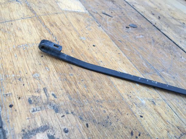 povodok-dvornika-pravyi-mazda-6-gg-art-40079-big-1