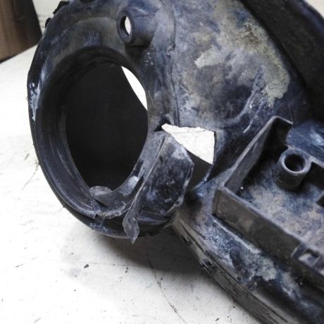 liucok-benzobaka-ford-focus-2-rest-universal-art-42885-big-2