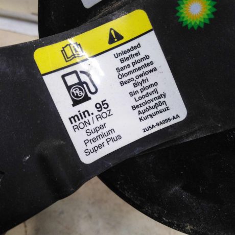 liucok-benzobaka-ford-focus-2-rest-universal-art-42885-big-5