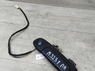 rucka-naruznaia-dveri-peredniaia-pravaia-mazda-323f-art-43926