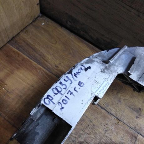 peredniaia-panel-televizor-ford-focus-3-rest-17gv-ne-original-defekt-kreplenii-art-44302-big-1