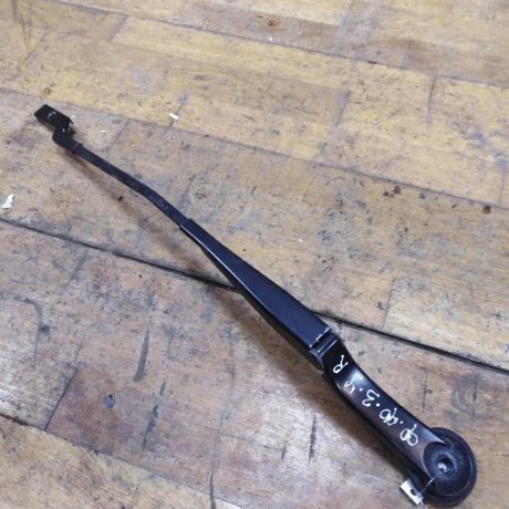 povodok-stekloocistitelia-perednii-pravyi-universal-ford-focus-3-rest-17gv-art-44563-big-0