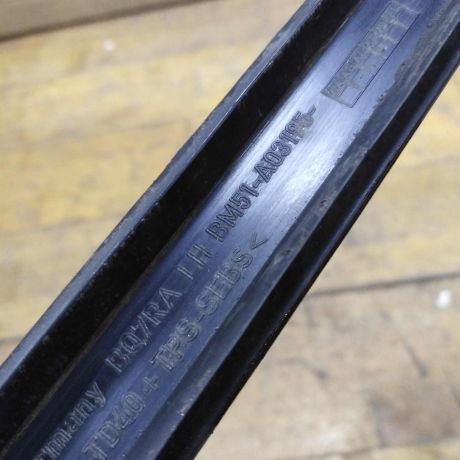 nakladka-kuzova-naruznye-elementy-levaia-lobovogo-stekla-ford-focus-3-rest-17gv-art-44569-big-4