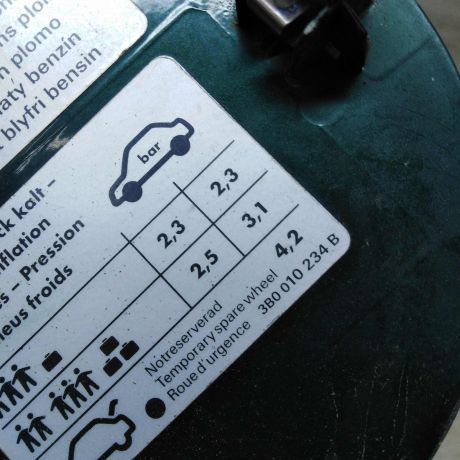 liucok-benzobaka-sedan-volkswagen-passat-b5-art-46159-big-3