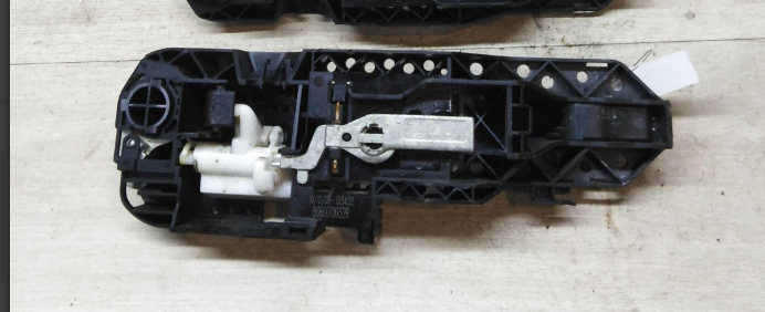 rucka-naruznaia-peredniaia-pravaia-dveri-renault-megane-iii-art-46387-big-1