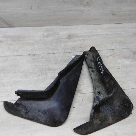 bryzgovik-perednii-pravyi-nissan-almera-ii-n16-art-49767-big-0