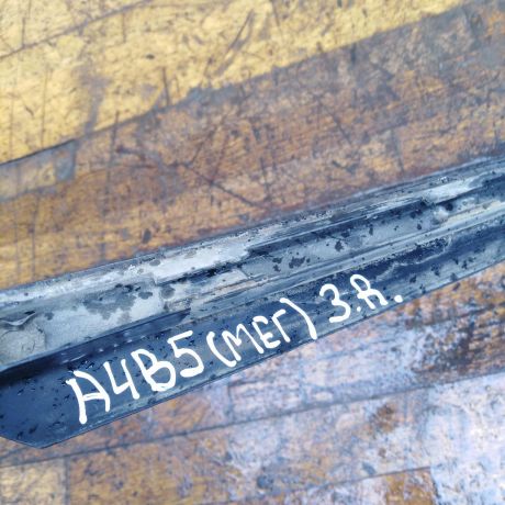 molding-dveri-zadnii-pravyi-niznii-audi-a4-b5-art-52549-big-1