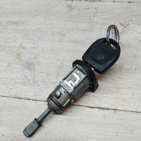 licinka-dvernogo-zamka-s-kliucom-volkswagen-golf-4-bora-art-54086-big-0