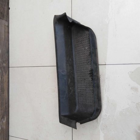 nakladka-na-parog-stupenka-perednei-pravoi-dveri-volkswagen-transporter-t4-art-58695-big-0