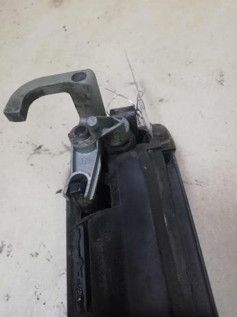 rucka-otkryvaniia-dveri-naruznaia-pravaia-volkswagen-transporter-t4-24d-19tdi-art-58904-big-1