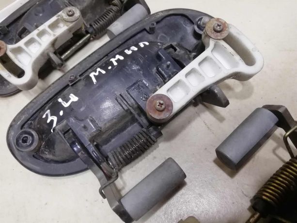 rucka-naruznaia-otkryvaniia-dveri-mazda-millenia-art-61010-big-7