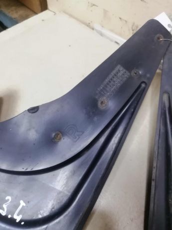 bryzgovik-zadnii-2-stuki-toyota-avensis-t25-art-61589-big-2