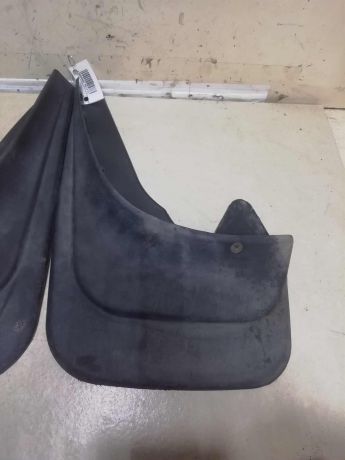 bryzgovik-zadnii-2-stuki-toyota-avensis-t25-art-61589-big-1