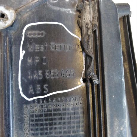 nakladka-dekorativnaia-audi-100-c4-na-krysku-bagaznika-art-71118-big-2