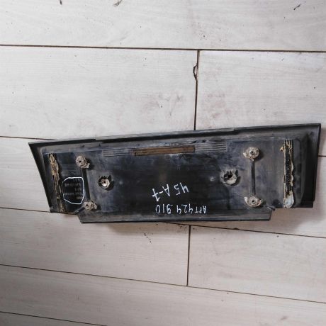 nakladka-dekorativnaia-audi-100-c4-na-krysku-universal-art-71120-big-2