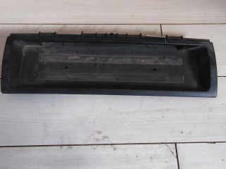 nakladka-dekorativnaia-audi-80-b4-na-krysku-bagaznika-sedan-art-71123