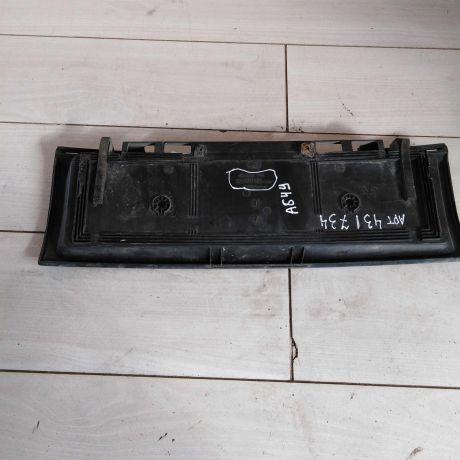 nakladka-dekorativnaia-audi-80-b4-na-krysku-bagaznika-universal-art-71125-big-0