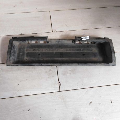 nakladka-dekorativnaia-audi-80-b4-na-krysku-bagaznika-universal-art-71125-big-1