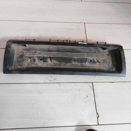 nakladka-dekorativnaia-audi-100-c4-na-krysku-bagaznika-art-71148-big-0