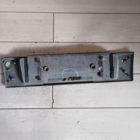 nakladka-dekorativnaia-audi-100-a6-c4-na-krysku-bagaznika-original-art-71159-big-0