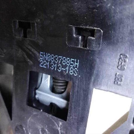 rucka-dveri-naruznaia-levaia-peredniaia-skoda-yeti-i-art-75393-big-1