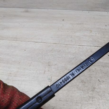 povodok-stekloocistitelia-pravyi-skoda-yeti-i-art-76444-big-1