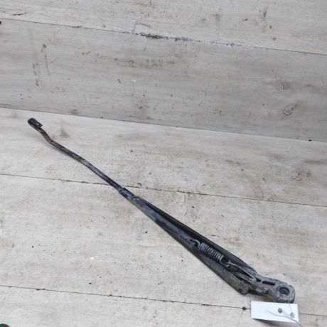 povodok-stekloocistitelia-kryski-bagaznika-mercedes-vito-w638-art-83798-big-1